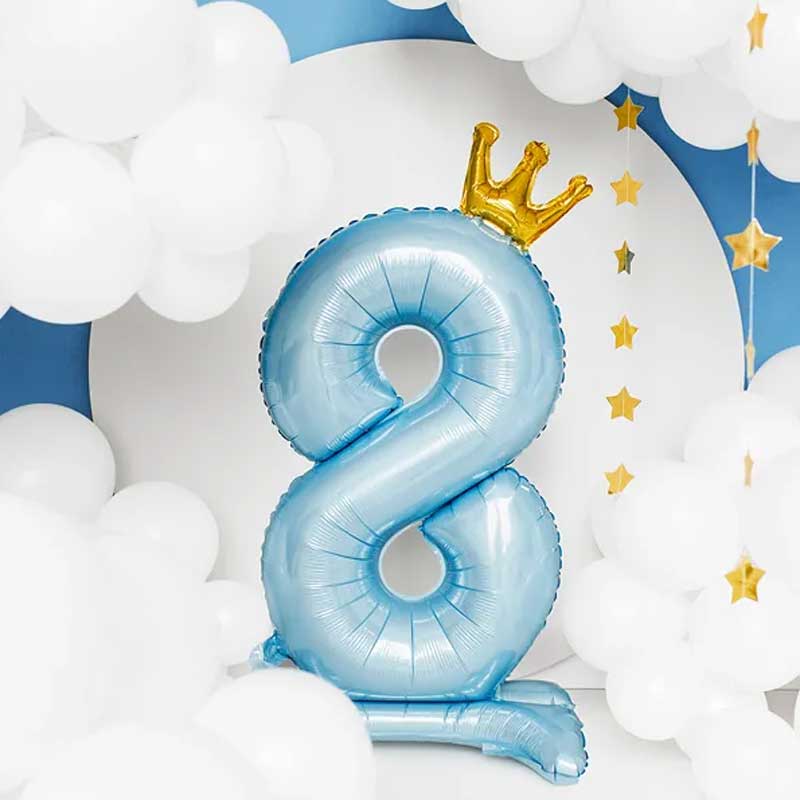 ФОЛИЕВ БАЛОН ЦИФРА "8" С КОРОНА И СТОЙКА В НЕБЕСНО СИНЬО, 84 см