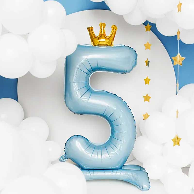 ФОЛИЕВ БАЛОН ЦИФРА "5" С КОРОНА И СТОЙКА В НЕБЕСНО СИНЬО, 84 см